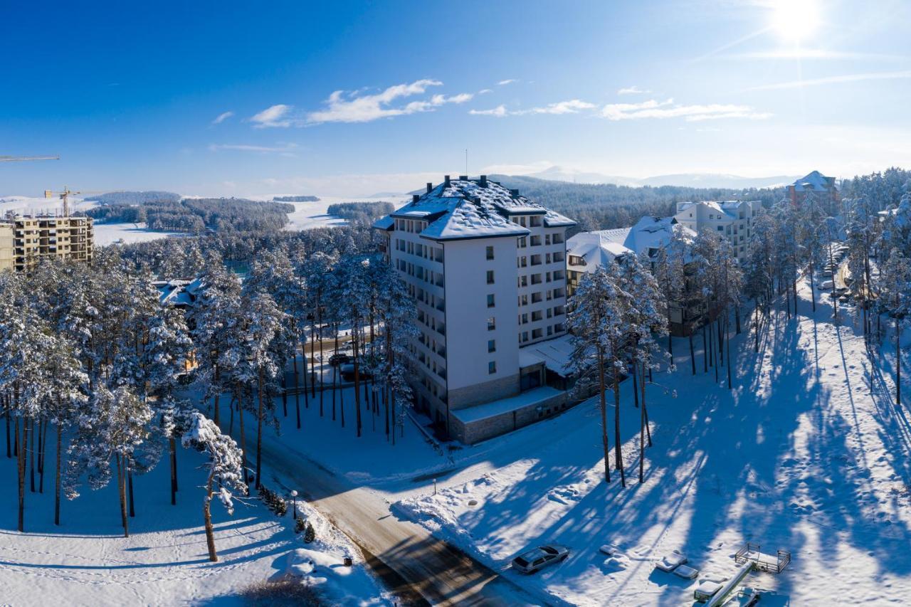 Hotel & *