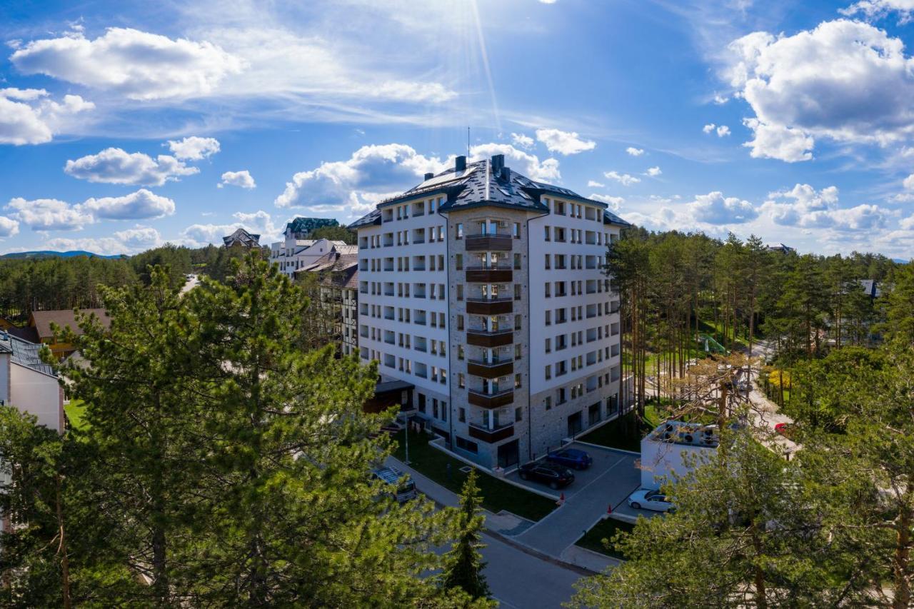 Hotel &